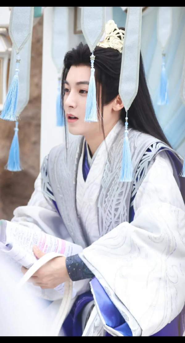 《少年白马醉春风》百里东君的身份是什么？结局是什么？