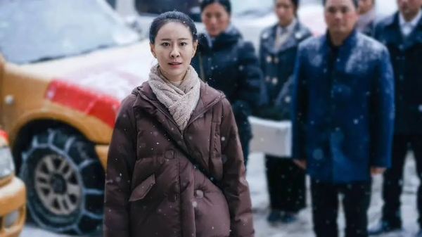 《沸腾的群山》第3集剧情介绍:冯白杨等人继续前行