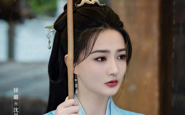 披荆斩棘的大小姐电视剧罗爱莲咋逃过火灾的?