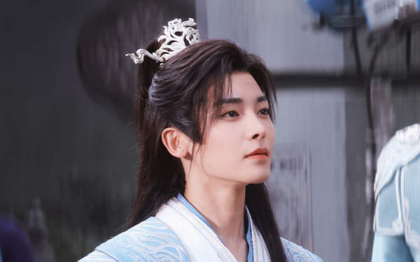 《少年白马醉春风》电视剧百里东君喜欢谁？百里东君结局