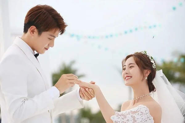 短剧《彼岸闪婚》剧情介绍-红果《彼岸闪婚》全集免费看