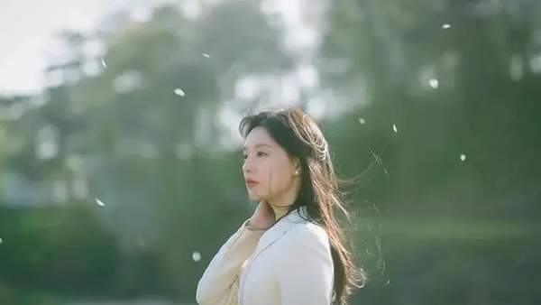 《眼泪女王》:霸道女王爱上乡野村草,韩剧大反转!