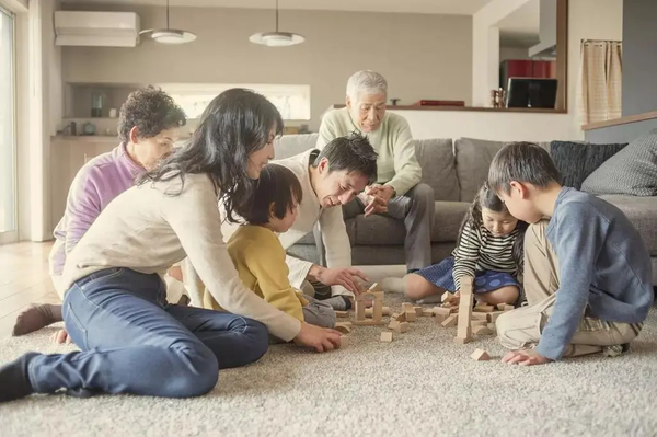 《上有老下有小》第4集分集剧情:吕翔晓蒙浅过二人世界