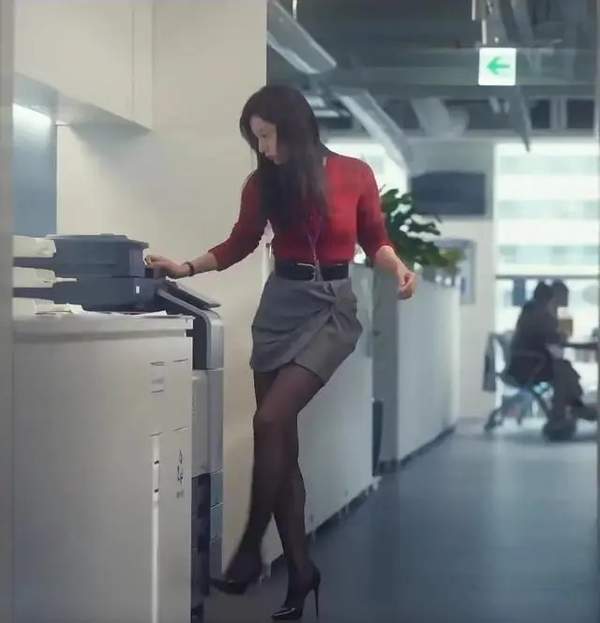 《眼泪女王》:霸道女王爱上乡野村草,韩剧大反转!