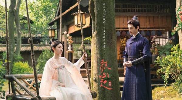 《颜心记》第1集剧情介绍:江心白乘船抵达河蛮