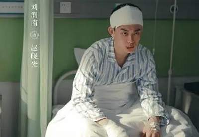 《雪迷宫》赵晓光喜欢郑南吗？赵晓光喜欢谁