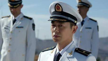 电视剧《海天雄鹰》开播,朱亚文领衔亮剑深蓝