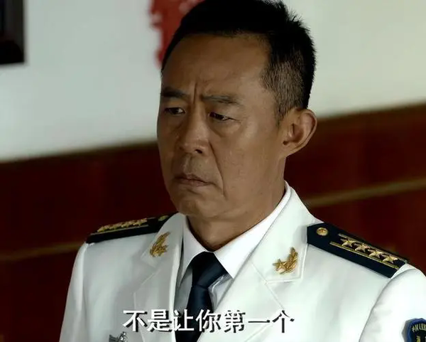 《海天雄鹰》中余海洋是怎么牺牲的