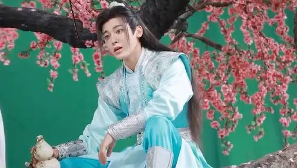 《少年白马醉春风》百里东君身份是什么?百里东君人物解析