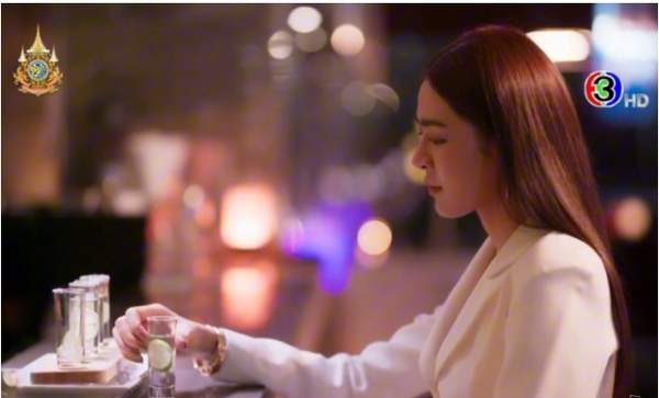 泰剧《我们的秘密》earn妈妈对于earn的这段感情的态度是什么