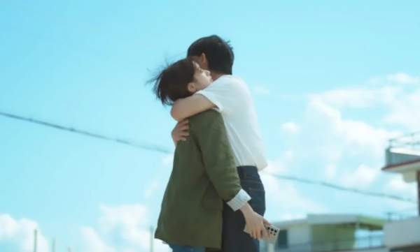 《妈妈朋友的儿子》第10集讲了什么？剧情介绍：男女主终于抱抱啦