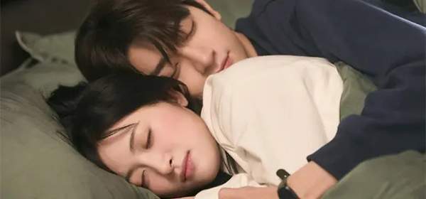 《失笑》梁代文和顾逸在第几集在一起，相关剧情介绍