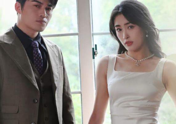 短剧《魔尊大人在娱乐圈打工》男女主谁演的，剧情介绍
